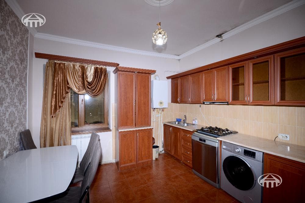Особняк · 5 комн. · 242 м² · Давташен