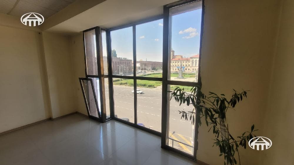 Գրասենյակ · 876 մ² · Գյումրի