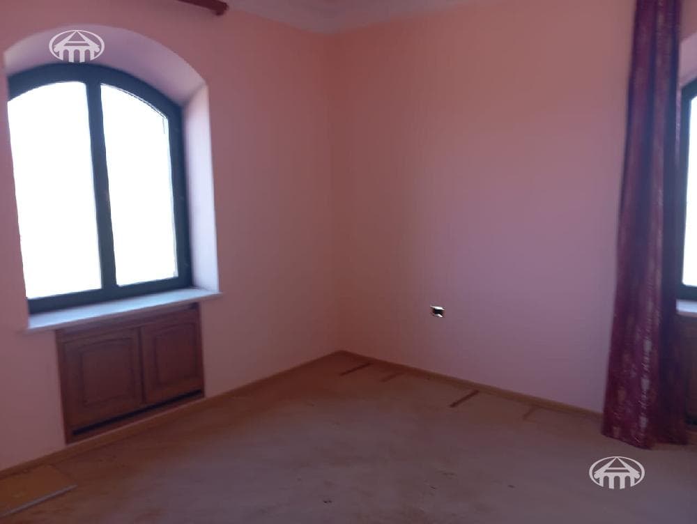 Mansion · 5 rooms · 1,830 m² · Ashtarak
