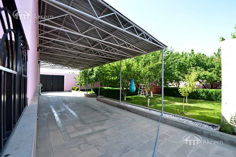 Mansion · 5 rooms · 280 m² · Parakar