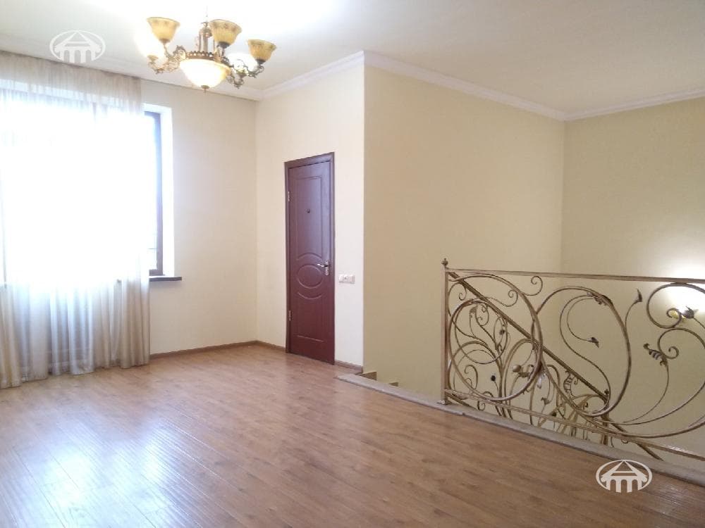 Mansion · 5 rooms · 243 m² · Ajapnyak