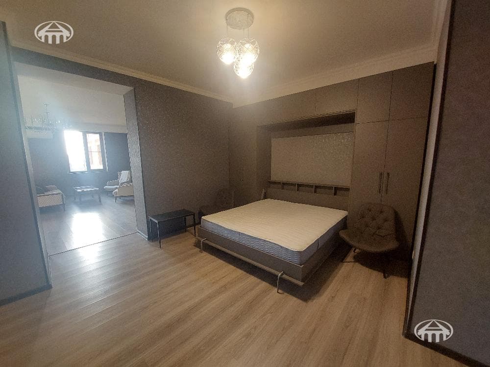 Apartment · 3 rooms · 130 m² · Kentron