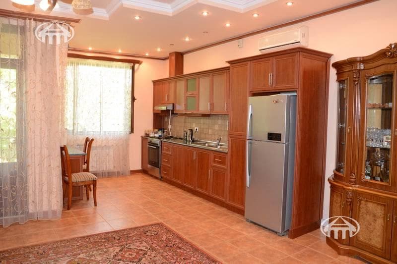 House · 3 rooms · 170 m² · Arabkir