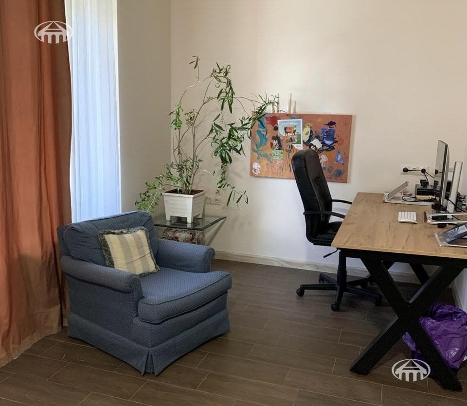 Таунхаус · 4 комн. · 180 м² · Аван