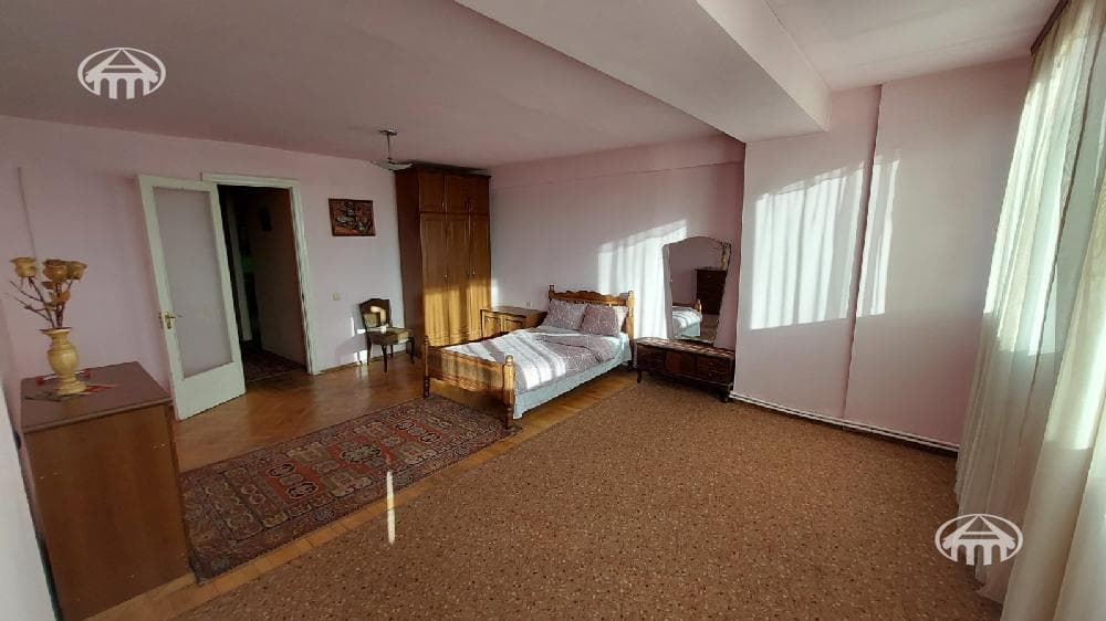 Apartment · 3 rooms · 151 m² · Kentron