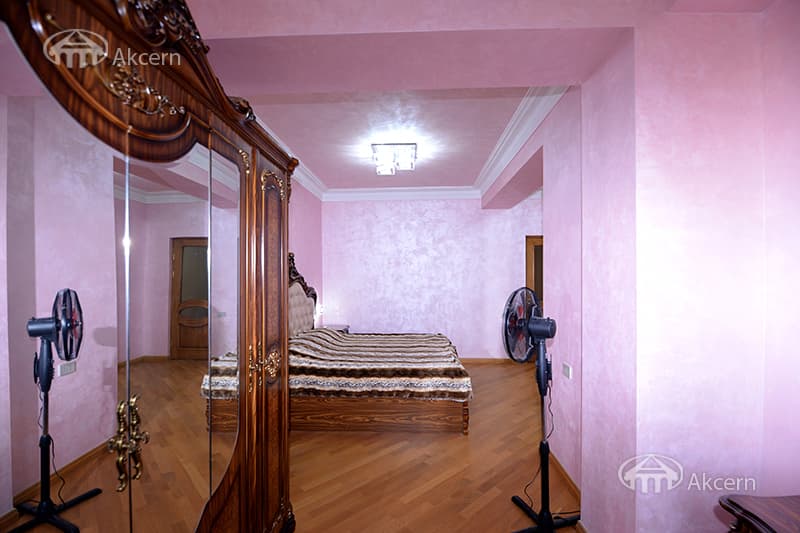 Apartment · 4 rooms · 240 m² · Kentron