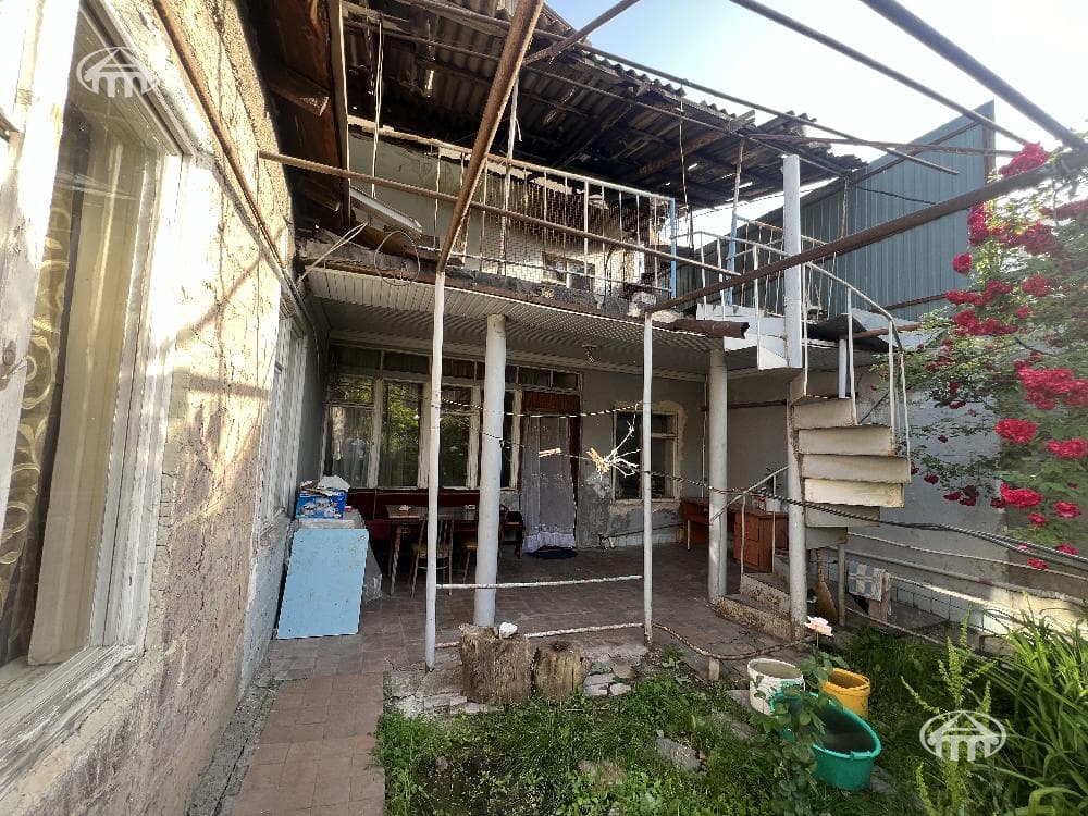 House · 9 rooms · 400 m² · Ajapnyak
