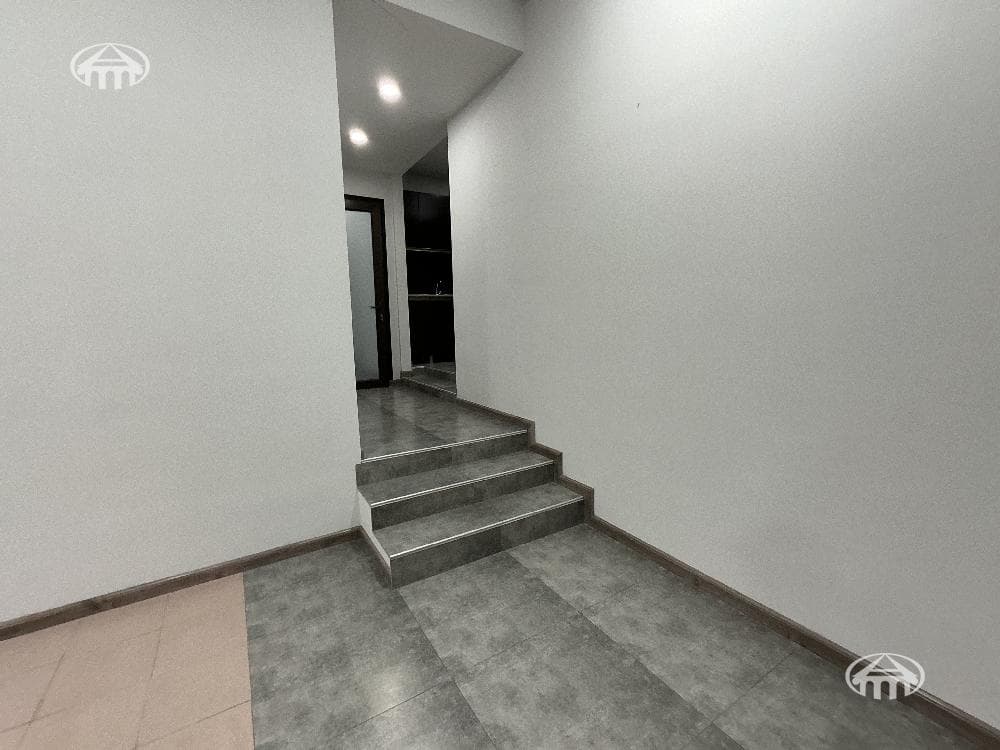 Office · 190 m² · Kentron