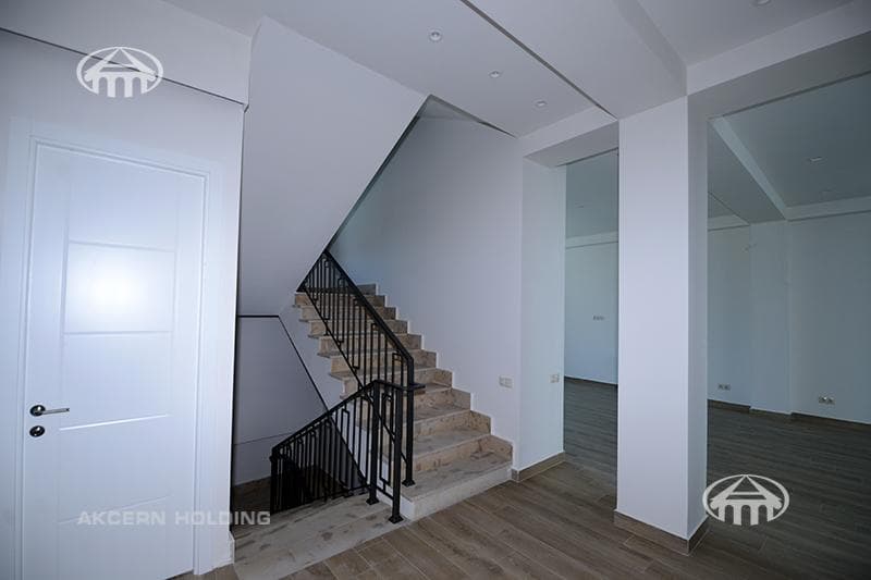 House · 5 rooms · 394 m² · Arabkir