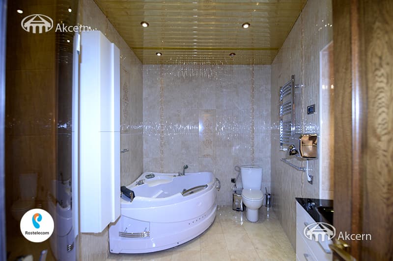 Квартира · 4 комн. · 180 м² · Кентрон