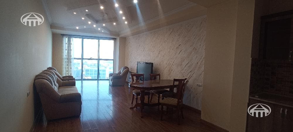 Բնակարան · 104 մ² · Կենտրոն