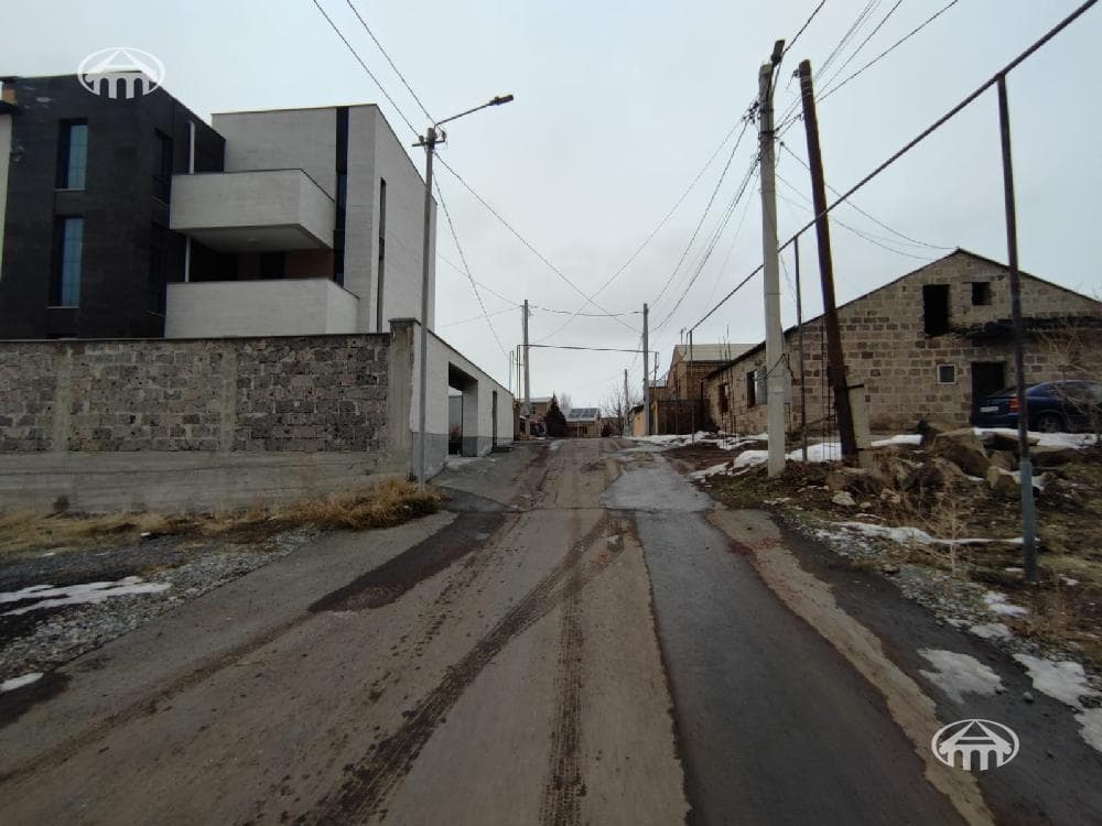 Участок · 1 300 м² · Зовуни