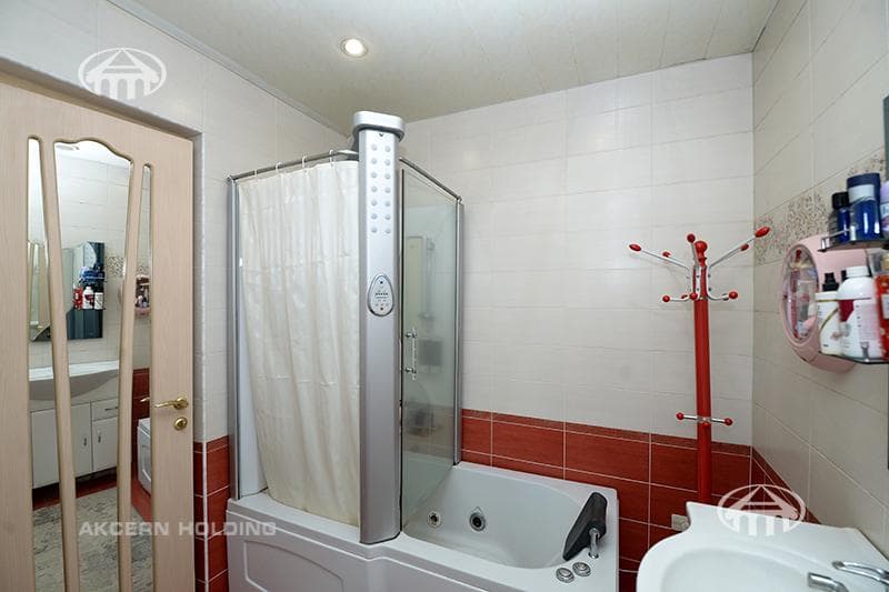 Mansion · 5 rooms · 330 m² · v. Arinj