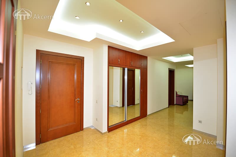 Квартира · 4 комн. · 160 м² · Кентрон