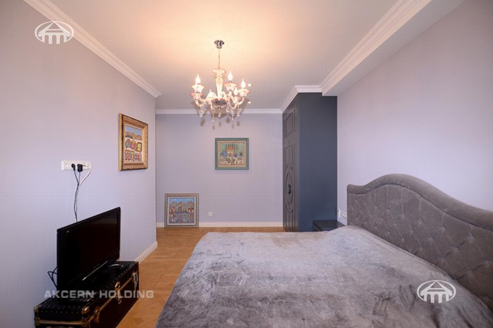 Apartment · 4 rooms · 176 m² · Kentron