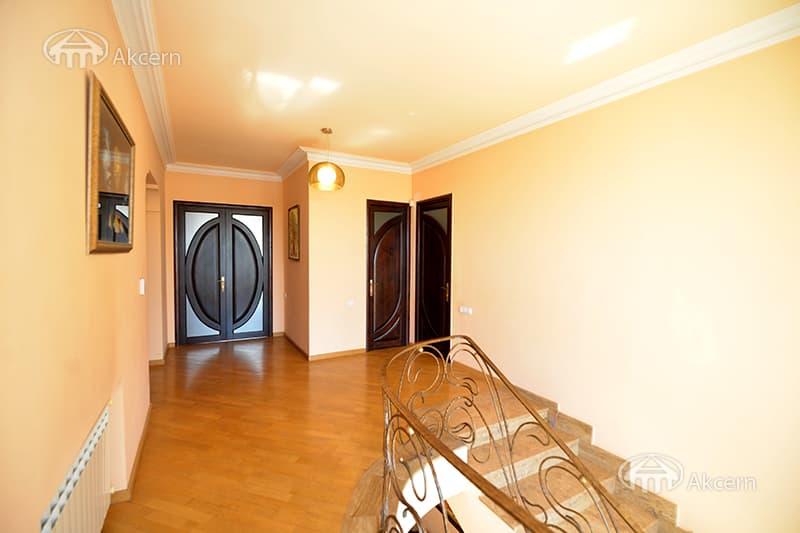 Առանձնատուն · 5 սեն. · 320 մ² · Նորք-Մարաշ