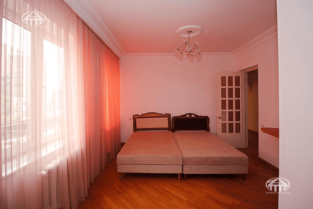 Дом · 8 комн. · 675 м² · Арабкир