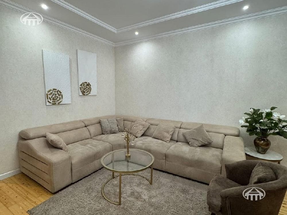 Retail · 265 m² · Oshakan