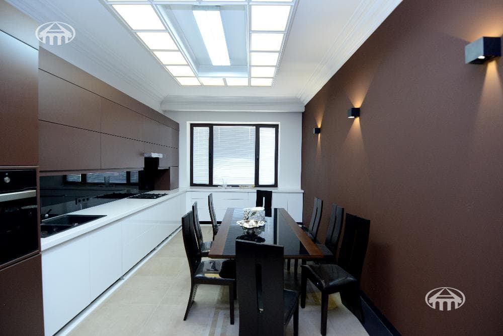 Mansion · 5 rooms · 600 m² · Arabkir