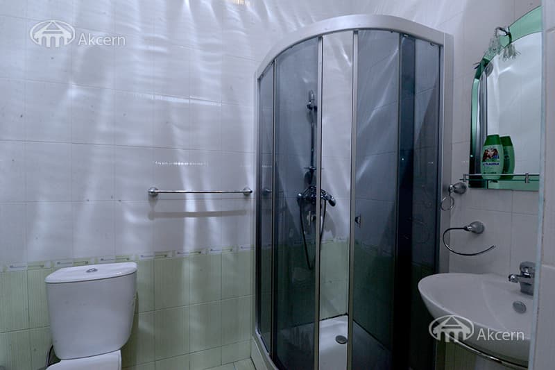 Առանձնատուն · 7 սեն. · 680 մ² · Կենտրոն