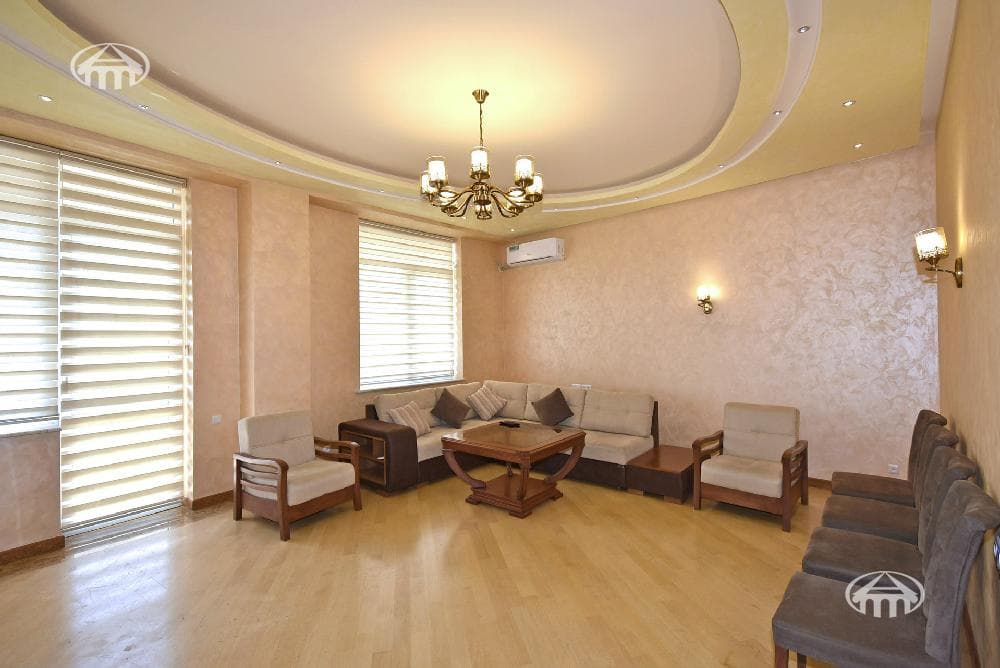 Квартира · 4 комн. · 181 м² · Кентрон