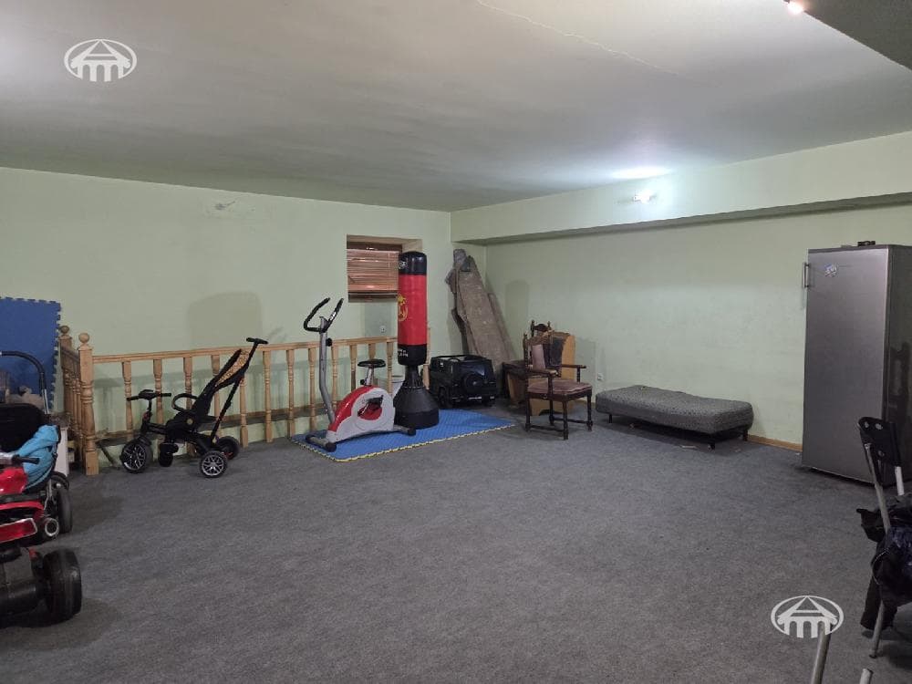 House · 6 rooms · 865 m² · Arabkir