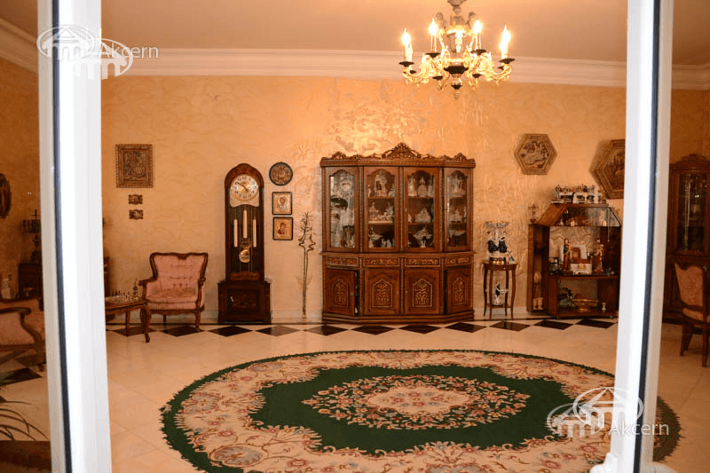 Mansion · 7 rooms · 560 m² · Kentron