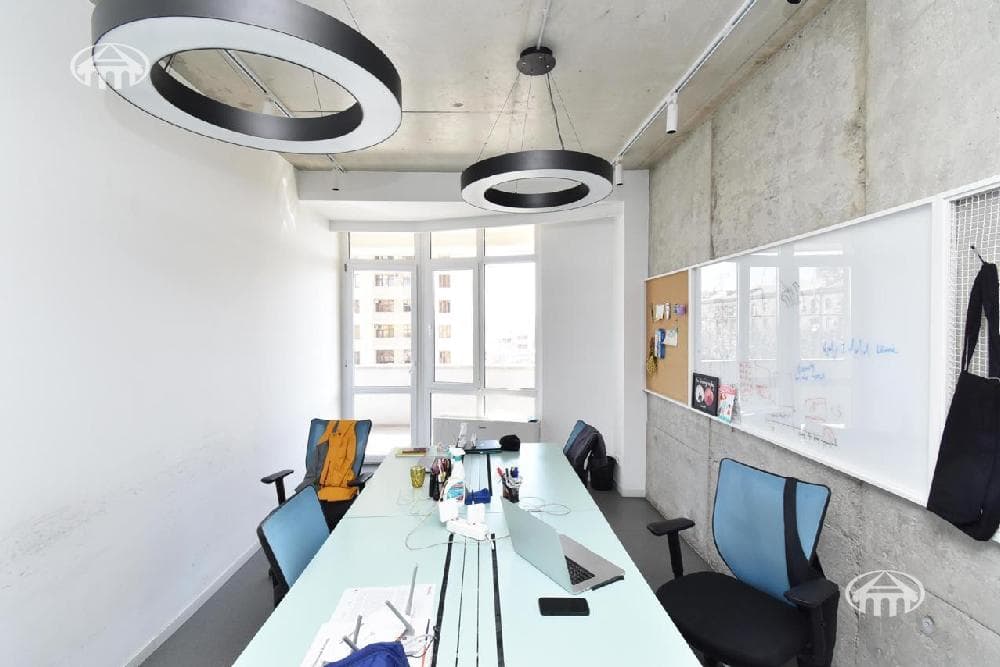 Офис · 300 м² · Кентрон