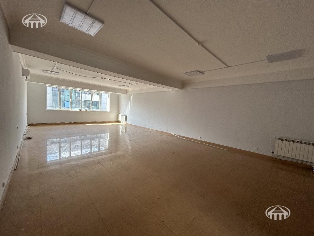 Office · 240 m² · Kentron
