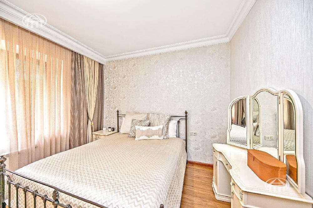 Apartment · 4 rooms · 127 m² · Kentron
