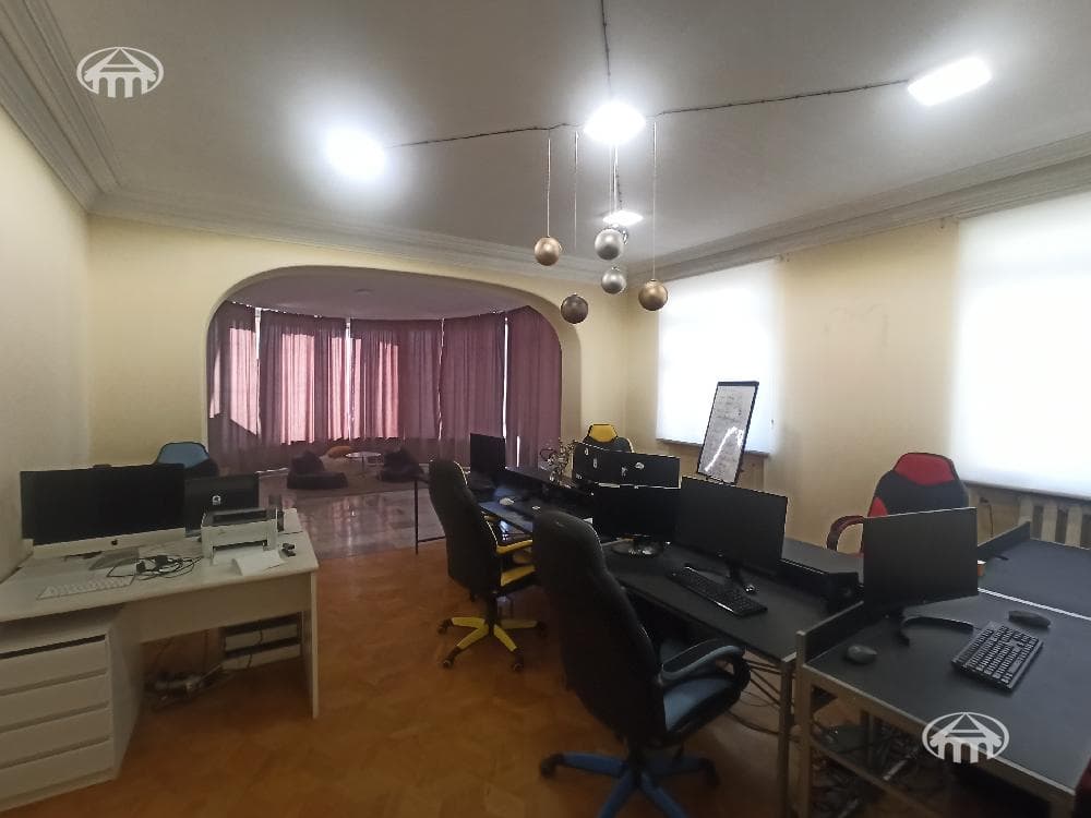 Дом · 8 комн. · 256 м² · Арабкир