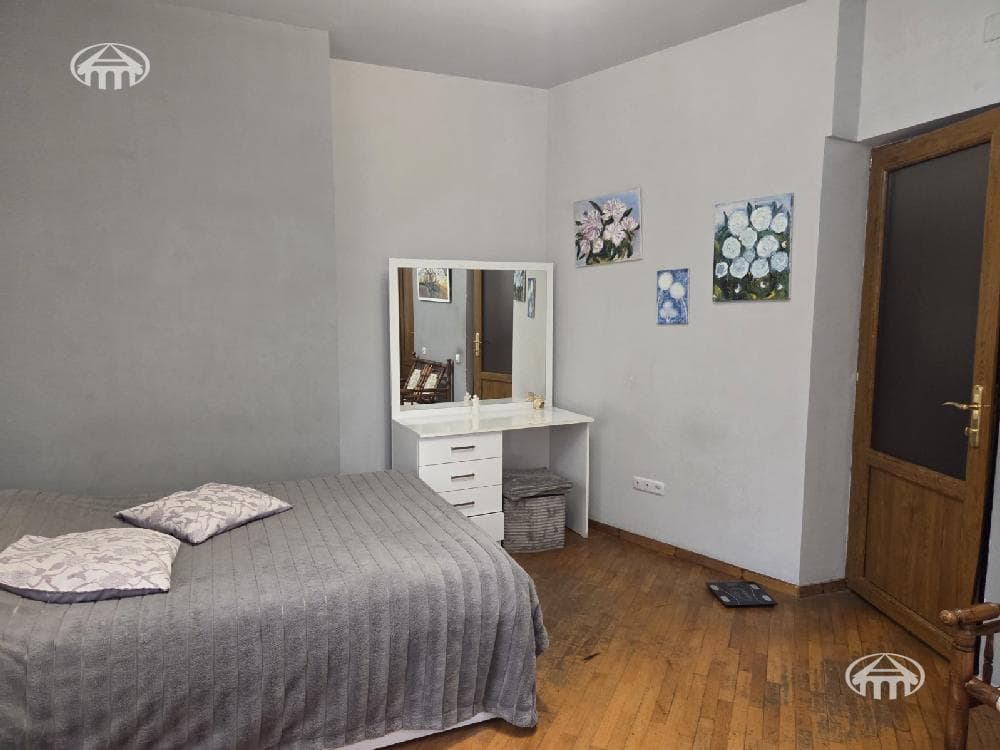 House · 6 rooms · 865 m² · Arabkir