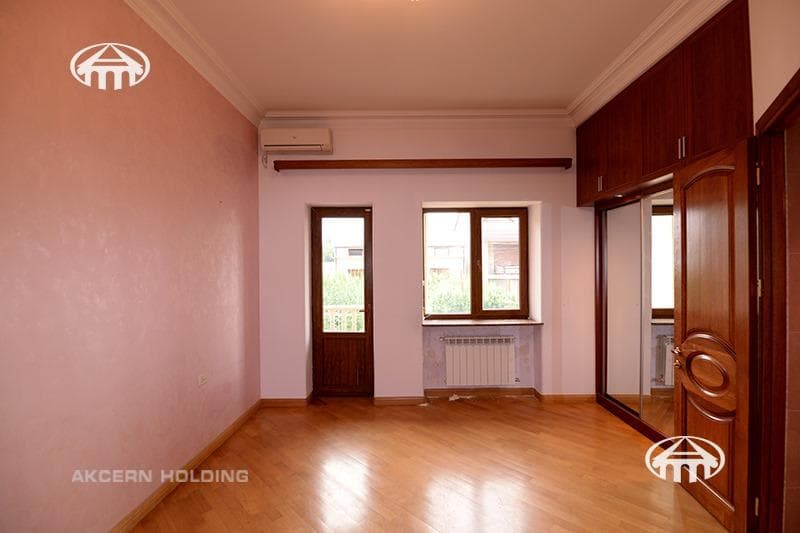 Особняк · 7 комн. · 243 м² · Кентрон