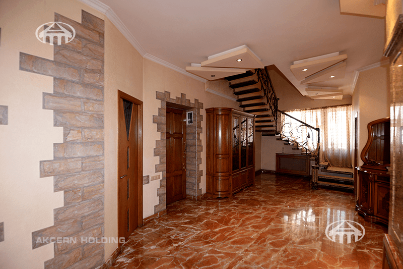 Apartment · 5 rooms · 210 m² · Kentron