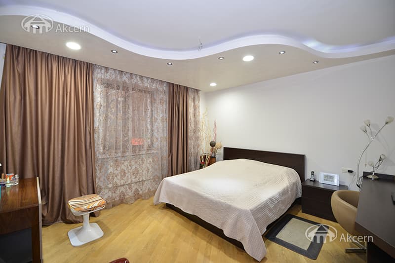 Дом · 9 комн. · 285 м² · Кентрон