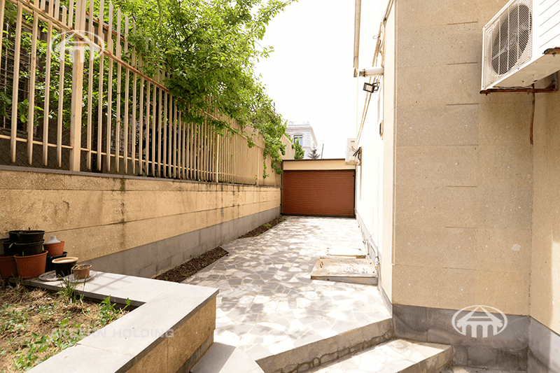 Mansion · 7 rooms · 243 m² · Kentron