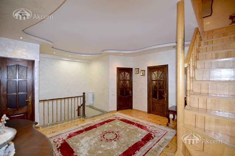 Квартира · 4 комн. · 173 м² · Кентрон