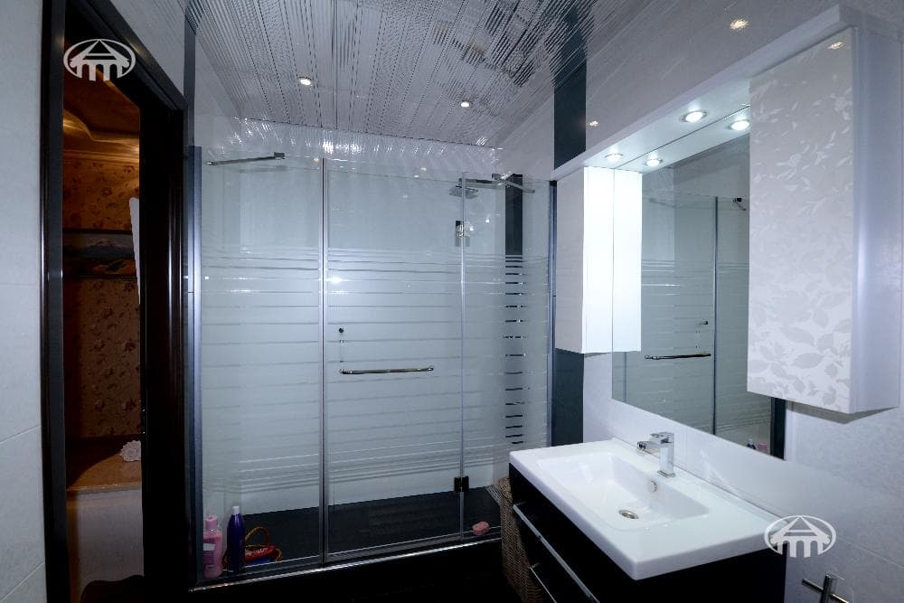 Квартира · 5 комн. · 300 м² · Кентрон