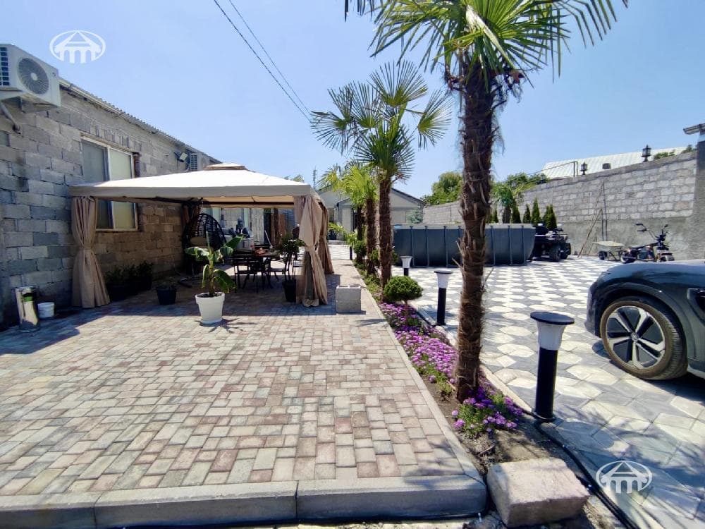 Առանձնատուն · 4 սեն. · 338 մ² · Առինջ