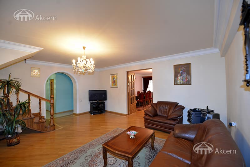 Apartment · 6 rooms · 234 m² · Arabkir