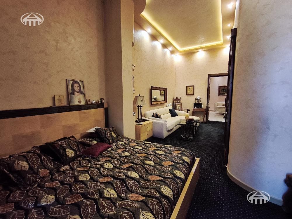 Apartment · 4 rooms · 210 m² · Kentron