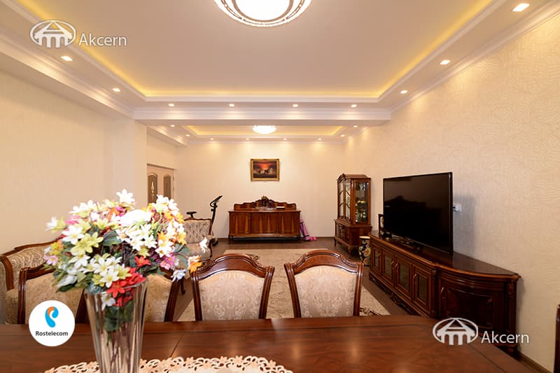 Дом · 5 комн. · 290 м² · Аван
