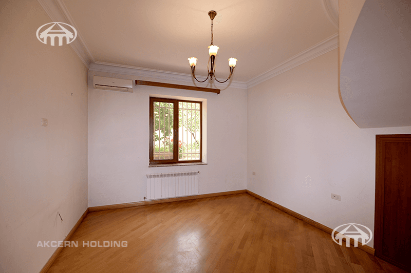 Mansion · 7 rooms · 243 m² · Kentron