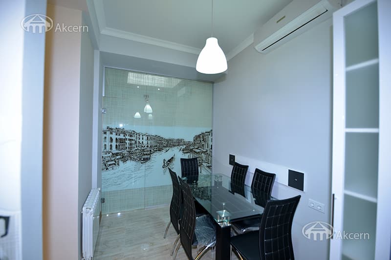 Apartment · 4 rooms · 280 m² · Kentron