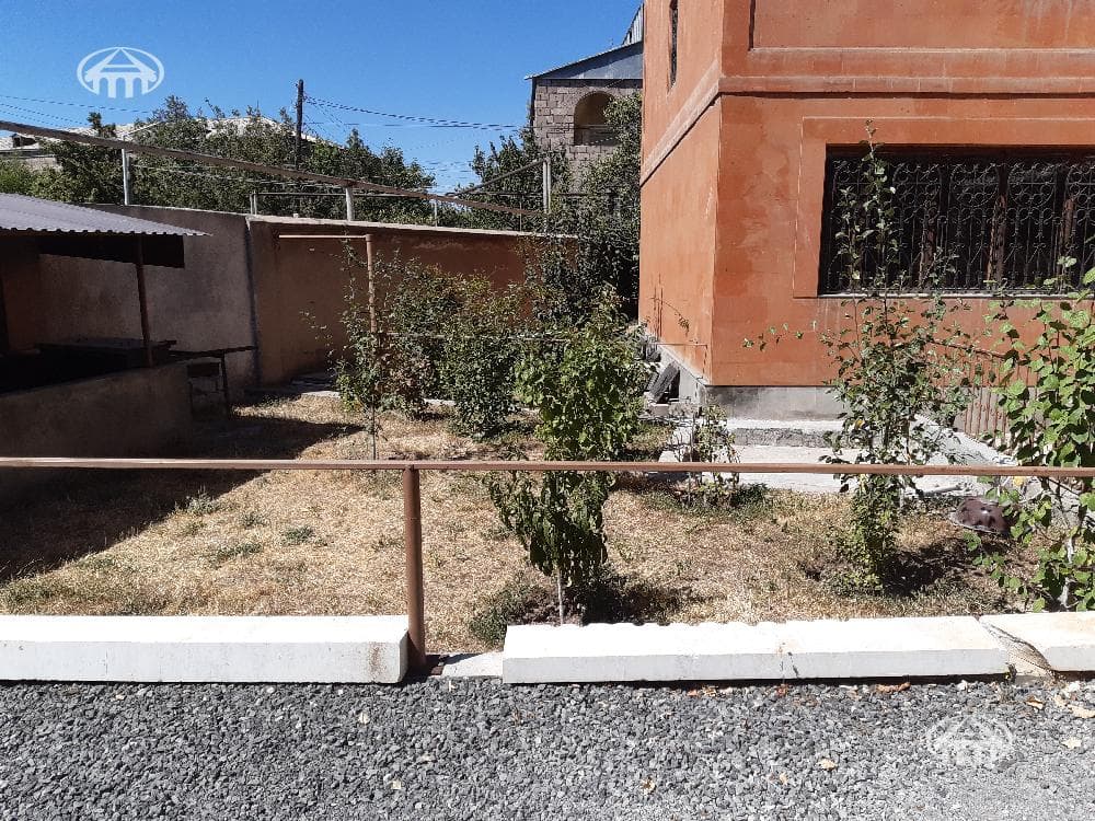 House · 7 rooms · 774 m² · Kanaker-Zeytun