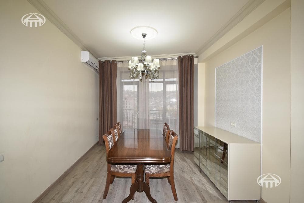 Բնակարան · 3 սեն. · 90 մ² · Կենտրոն