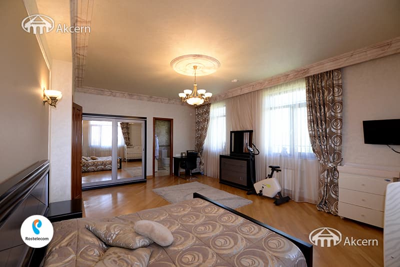 Mansion · 7 rooms · 729 m² · v. Arinj