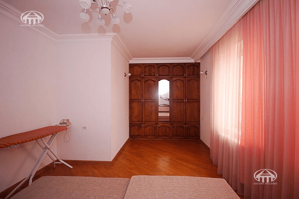 Дом · 8 комн. · 675 м² · Арабкир