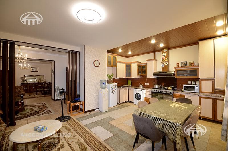 Квартира · 4 комн. · 177 м² · Кентрон