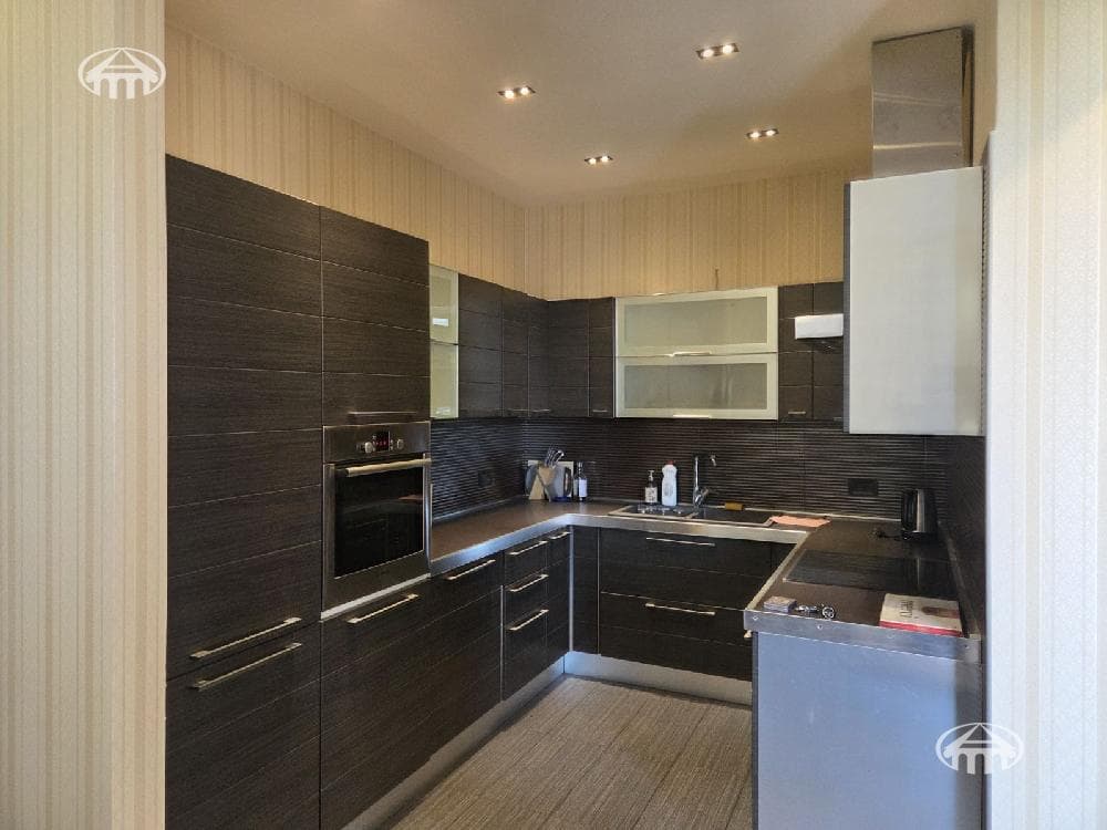 Квартира · 3 комн. · 130 м² · Кентрон